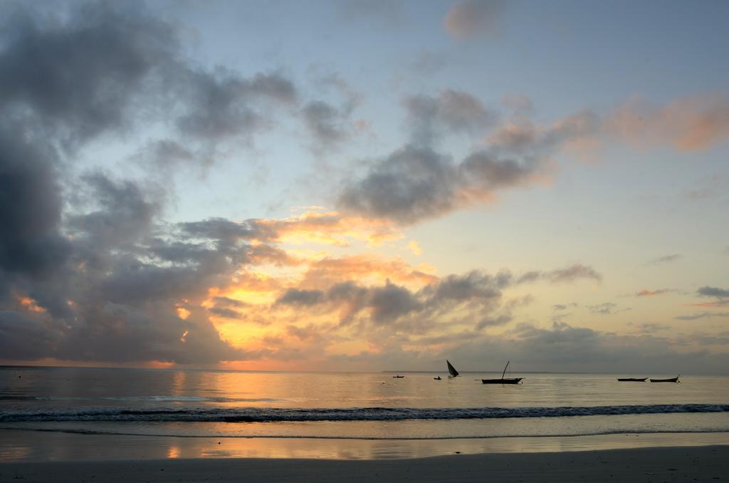 Kaure Sand Beach Lodge Uroa Bagian luar foto